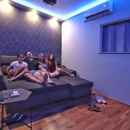 Apartment Cinemapartman